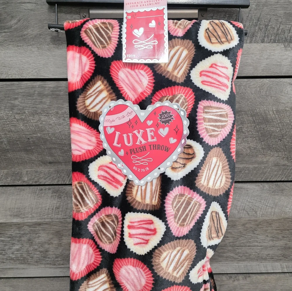 Viral Valentines day Hearts Chocolate Throw Blanket